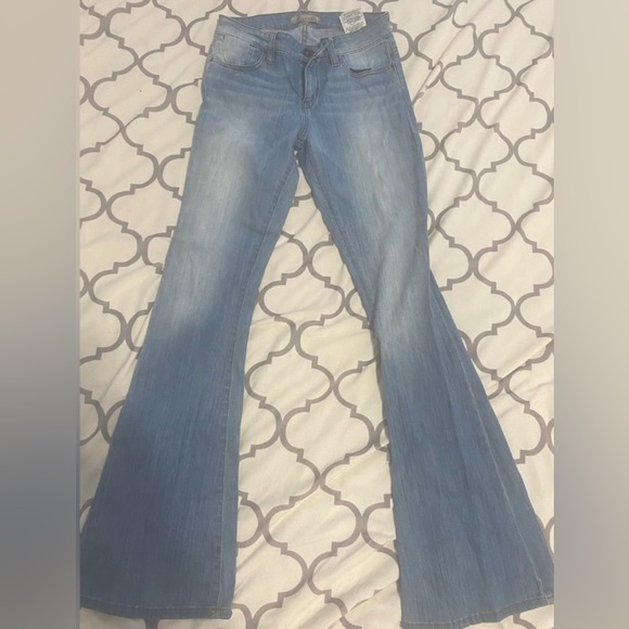 Guess Denim - SOLD 2/30$ Guess Y2K light wash flare jeans